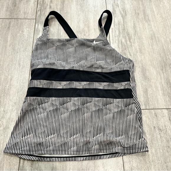 Nike Striped Black and White Women's Swim Top L20 - Picture 1 of 7